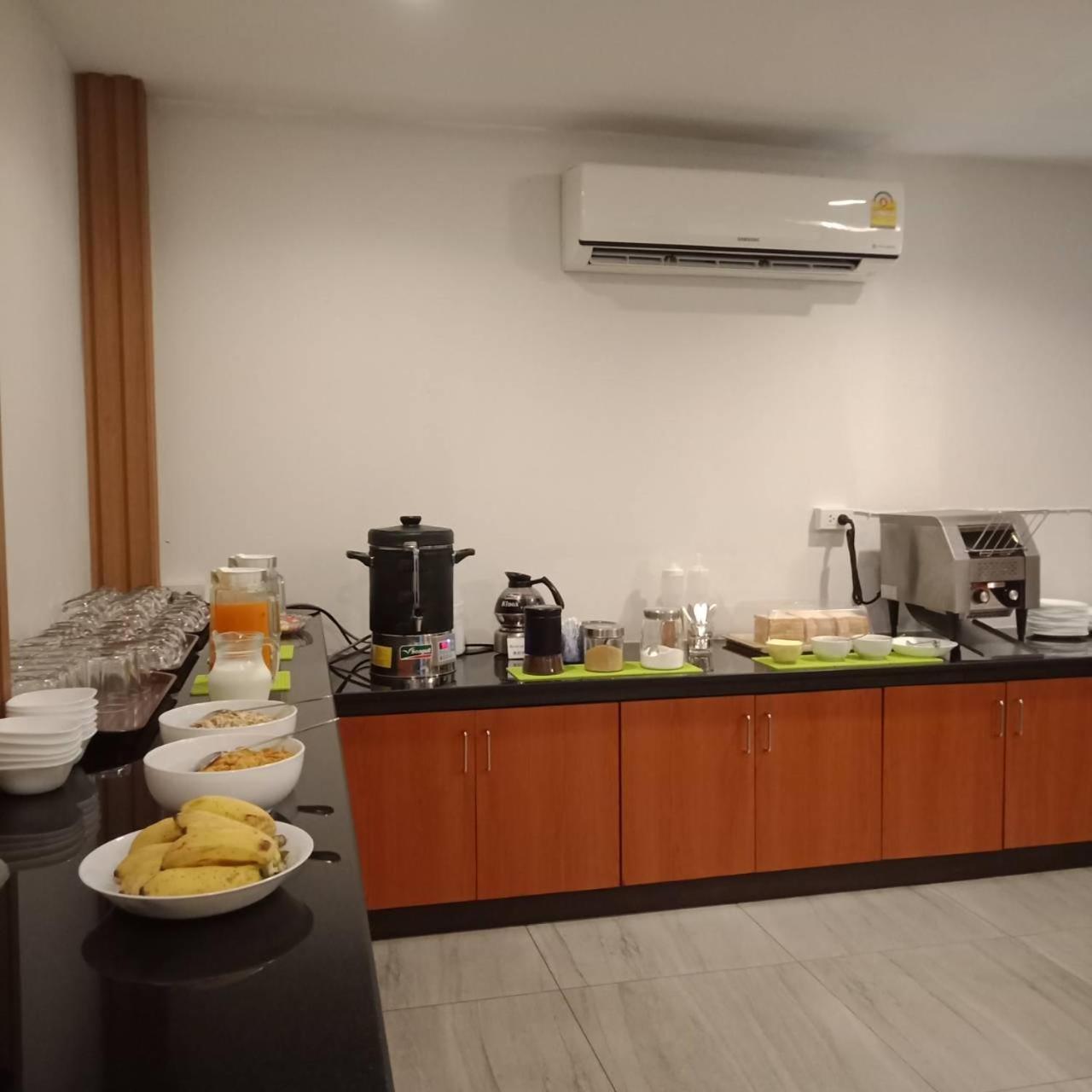 Hotel De Wualai Чиангмай Екстериор снимка